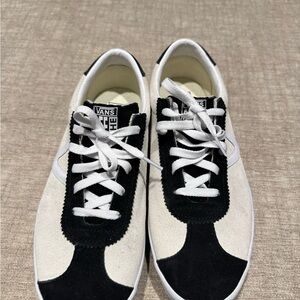 Vans Men's Black and White Retro Sneakers